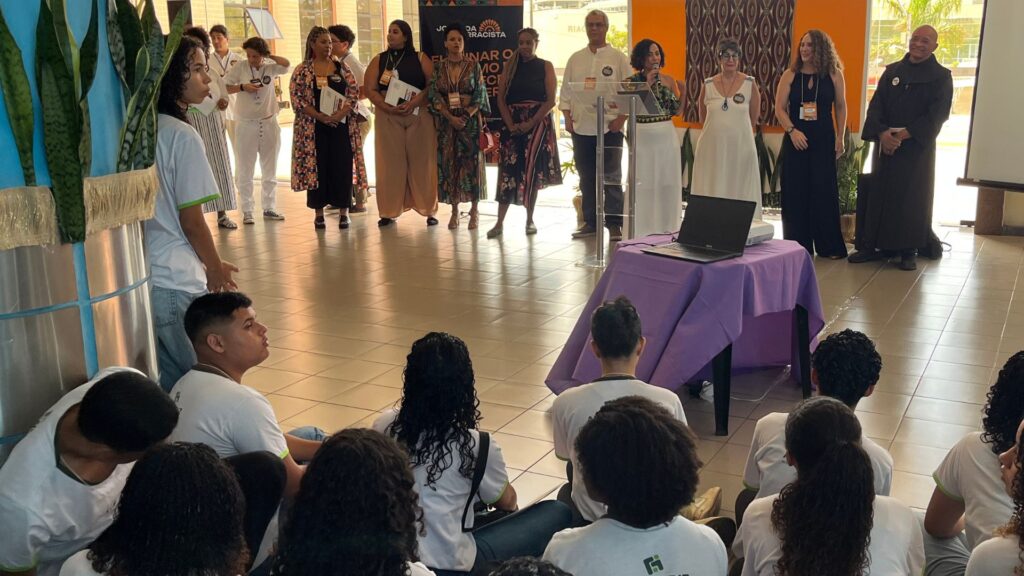 O atributo alt desta imagem está vazio. O nome do arquivo é Jornada-Antirracista-01-1024x576.jpg