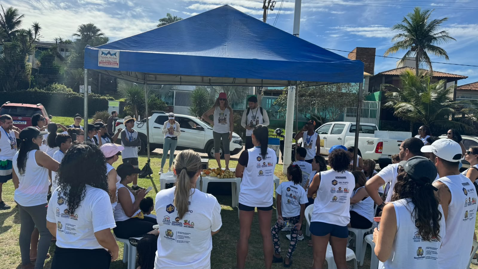 Ação de Educação Ambiental nas praias de Guarapari — Vozes dos Manguezais